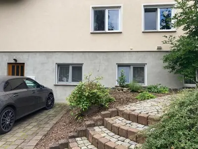 Ein Garten an der Unterkunft Pension Tom´s Hütte