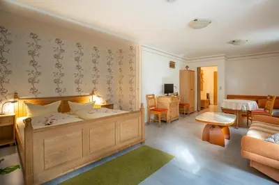 Ein Bett oder Betten in einem Zimmer der Unterkunft Pension Spielzeughof