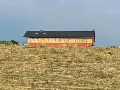 Das Gebäude in dem sich die Pension befindet
