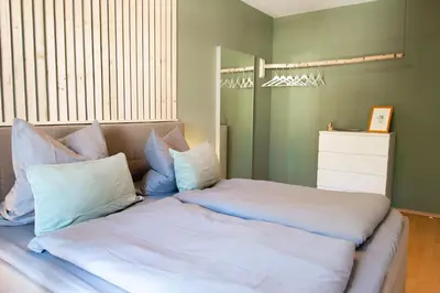 Ein Bett oder Betten in einem Zimmer der Unterkunft Stilvolles Apartment - Balkon, Netflix, Nespresso, Zentral, Messe