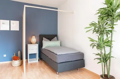 Ein Bett oder Betten in einem Zimmer der Unterkunft Stilvolles Apartment - Balkon, Netflix, Nespresso, Zentral, Messe