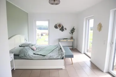 Ein Bett oder Betten in einem Zimmer der Unterkunft Auszeit mit Weitblick in der Sächsischen Schweiz - kleiner Bauernhof mit Tieren und Wallbox