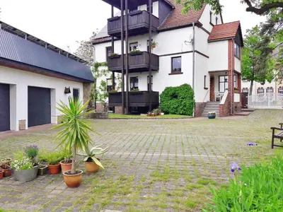 Das Gebäude in dem sich die Ferienwohnung befindet