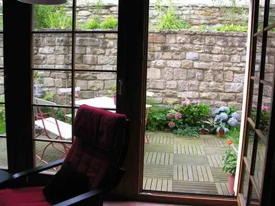 Ein Garten an der Unterkunft In der alten Weinstube
