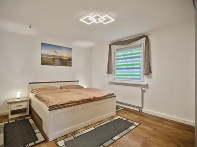 Ein Bett oder Betten in einem Zimmer der Unterkunft Gäste- und Ferienwohnung in der Sportstadt Riesa