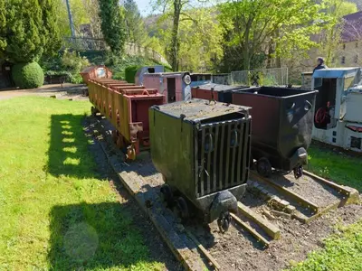 Ein Garten an der Unterkunft Ferienwohnung, Freital
