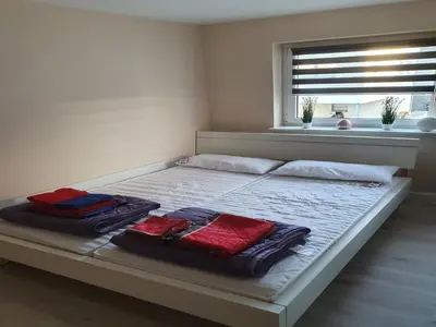 Ein Bett oder Betten in einem Zimmer der Unterkunft Ferienwohnung, Freital