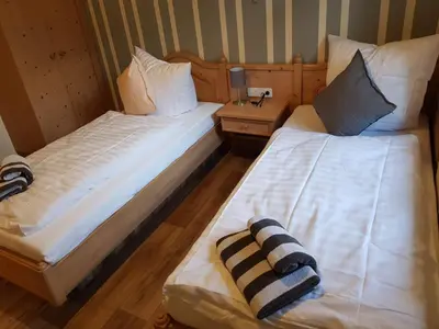 Ein Bett oder Betten in einem Zimmer der Unterkunft Pension Lindenhof