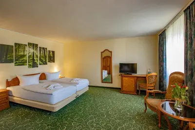 Ein Bett oder Betten in einem Zimmer der Unterkunft Erzgebirgshotel Freiberger Höhe
