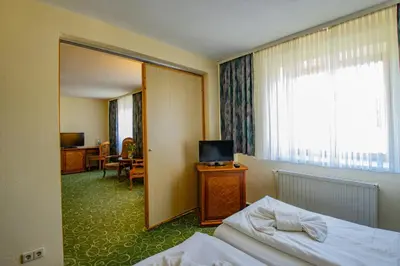 Ein Bett oder Betten in einem Zimmer der Unterkunft Erzgebirgshotel Freiberger Höhe