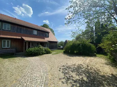 Das Gebäude in dem sich die Ferienwohnung befindet