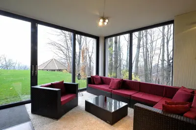 Ein Sitzbereich in der Unterkunft Villa via Lapis - Panoramablick über Dresden - Garten - Pool - Sauna - Luxus