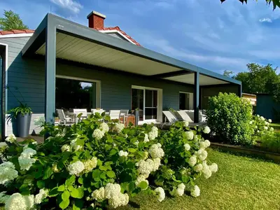 Ein Garten an der Unterkunft Waterfront 5