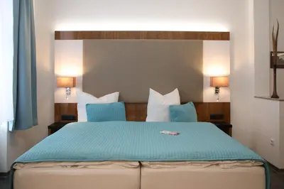 Ein Bett oder Betten in einem Zimmer der Unterkunft Hotel zur Kulturweberei
