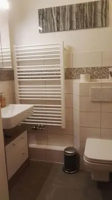 Ein Badezimmer in der Unterkunft FeWo mit 2 Bädern und 2 Schlafzimmern