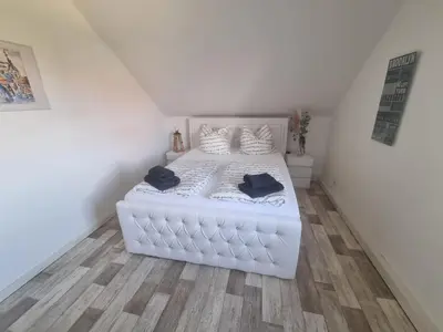 Ein Bett oder Betten in einem Zimmer der Unterkunft Ferienwohnung mit Pool am Stadtrand von Dresden