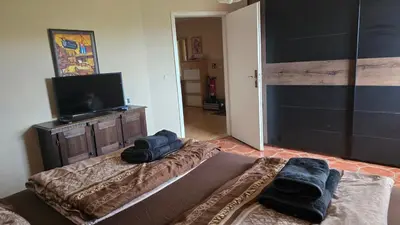 Ein Bett oder Betten in einem Zimmer der Unterkunft Ferienwohnung mit Pool am Stadtrand von Dresden