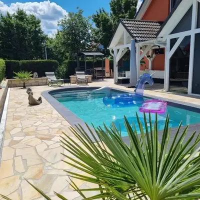 Ferienwohnung mit Pool am Stadtrand von Dresden