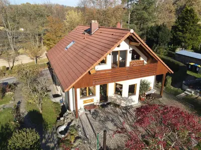 Das Gebäude in dem sich die Ferienwohnung befindet