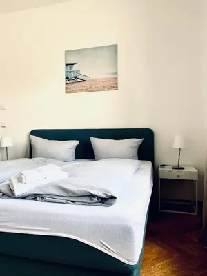 Ein Bett oder Betten in einem Zimmer der Unterkunft Modernes Apartment am See mit Terrasse