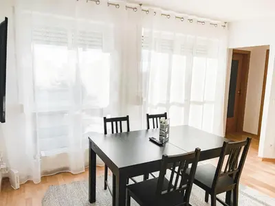 Grundriss der Unterkunft Schöne Wohnung, eigene Terrasse, privater Parkplatz, Wi-Fi, Waschmaschine, 3P