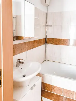Ein Badezimmer in der Unterkunft Schöne Wohnung, eigene Terrasse, privater Parkplatz, Wi-Fi, Waschmaschine, 3P