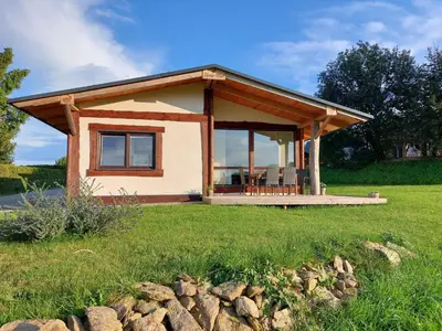 Das Gebäude in dem sich das Ferienhaus befindet