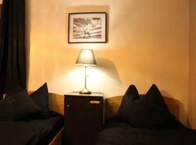 Ein Sitzbereich in der Unterkunft Stadthotel