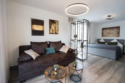 Ein Bett oder Betten in einem Zimmer der Unterkunft Stylisches Apartment im Herzen von Dresden + Parkplatz + Netflix + Self Check-in