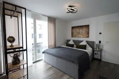 Ein Bett oder Betten in einem Zimmer der Unterkunft Stylisches Apartment im Herzen von Dresden + Parkplatz + Netflix + Self Check-in