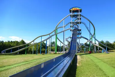 Ein Wasserpark im Hotel oder in der Nähe