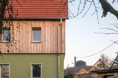 Das Gebäude in dem sich die Ferienwohnung befindet