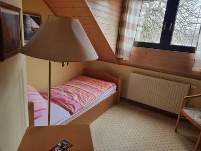 Ein Bett oder Betten in einem Zimmer der Unterkunft Altes Teichhaus - Pension Ottendorf-Okrilla