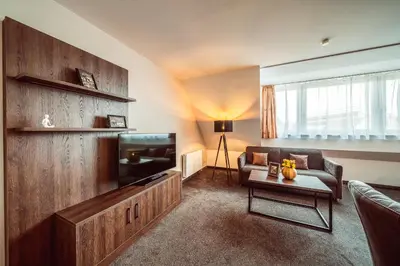 Ein Sitzbereich in der Unterkunft Familienapartment Am Neumarkt l