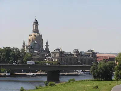 Blick auf einen Fluss in der Nähe des Hotels