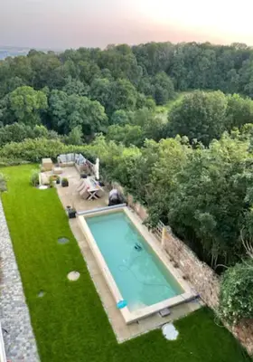 Der Swimmingpool an oder in der Nähe von Wohlfühl-Apartment am Lösnitzgrund