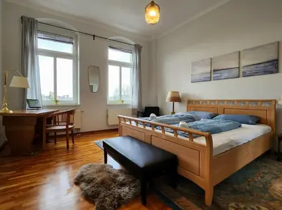 Ein Bett oder Betten in einem Zimmer der Unterkunft 4 Raum Wohnung mit Balkon auf 120sqm in Top Lage