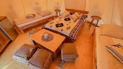 Ein Sitzbereich in der Unterkunft Tipi Alabama