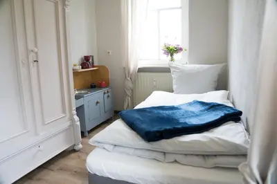 Ein Bett oder Betten in einem Zimmer der Unterkunft Urlaubsfreude Biedermann Haus GlücksStein Ferienwohnung Saphir