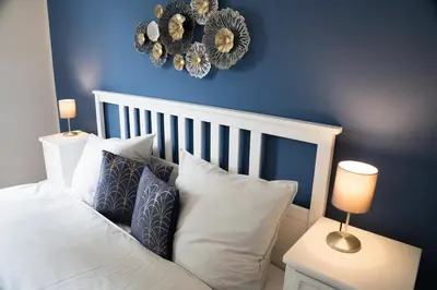 Ein Bett oder Betten in einem Zimmer der Unterkunft Urlaubsfreude Biedermann Haus GlücksStein Ferienwohnung Saphir