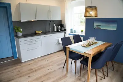 Küche/Küchenzeile in der Unterkunft Urlaubsfreude Biedermann Haus GlücksStein Ferienwohnung Saphir
