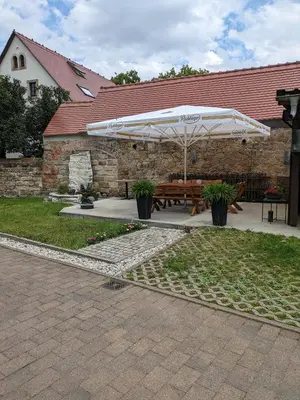 Ein Garten an der Unterkunft Ferienhaus -Am alten Dorfplatz-