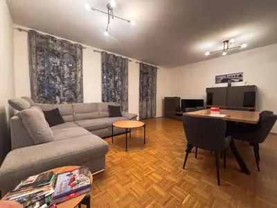 Ein Sitzbereich in der Unterkunft Ferienwohnung Villa Fortuna