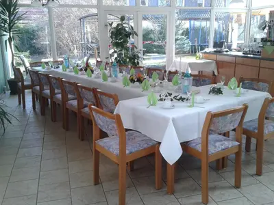 Ein Restaurant oder anderes Speiselokal in der Unterkunft Schlossparkhotel Sallgast