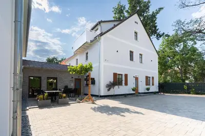 Das Gebäude in dem sich die Ferienwohnung befindet