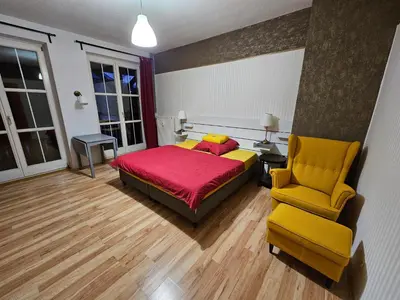 Ein Bett oder Betten in einem Zimmer der Unterkunft Private room in our home with cats