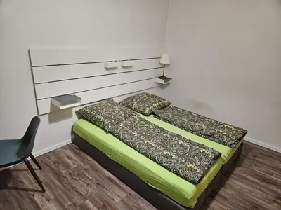 Ein Bett oder Betten in einem Zimmer der Unterkunft Private room in our home with cats
