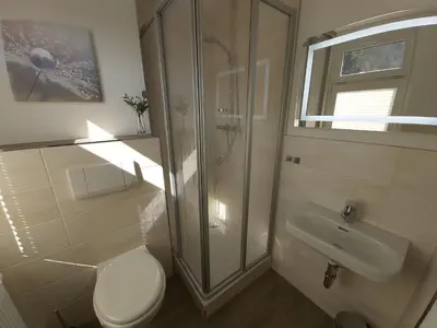 Ein Badezimmer in der Unterkunft Pension zur Eiche GmbH