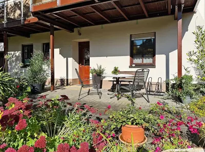 Ein Garten an der Unterkunft Ferienwohnung Am Südhang