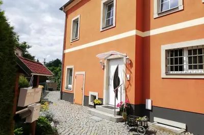 Das Gebäude in dem sich die Ferienwohnung befindet